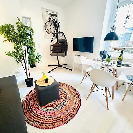 Mola Apartments- Trendiges In Der City-naehe Dortmund-terrasse-3 Gaeste-wlan