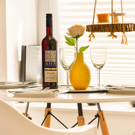 Mola Apartments- Trendiges In Der City-naehe Dortmund-terrasse-3 Gaeste-wlan